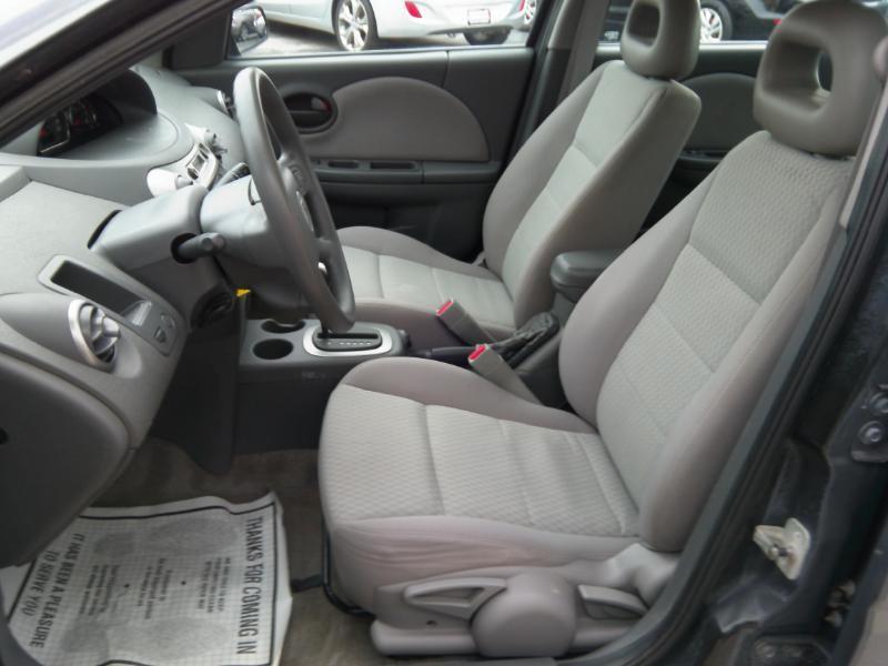 Saturn ION Sedan 2 2005