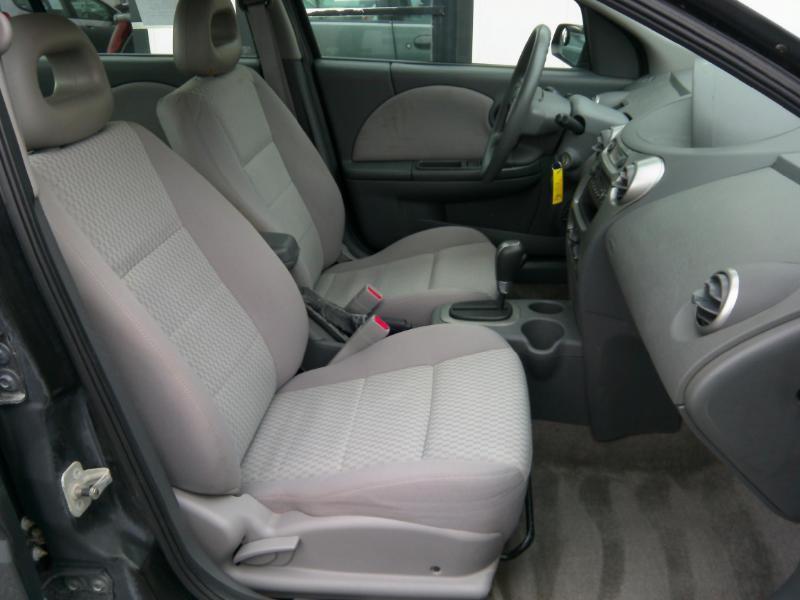 Saturn ION Sedan 2 2005