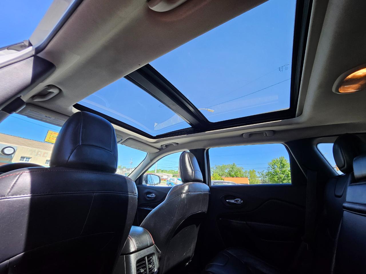 Jeep Cherokee 4WD 4dr Trailhawk 2015
