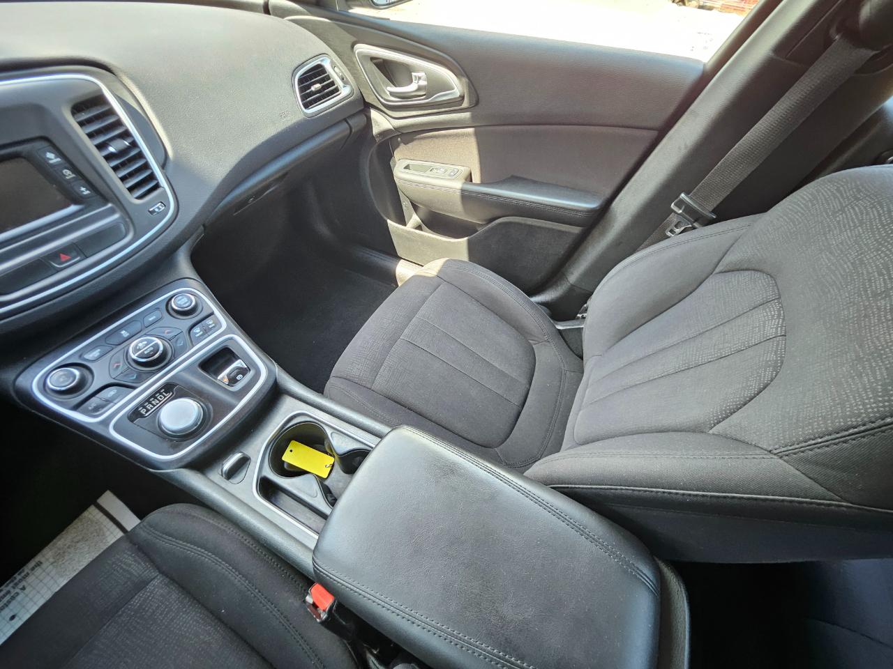 Chrysler 200 4dr Sdn Limited FWD 2015