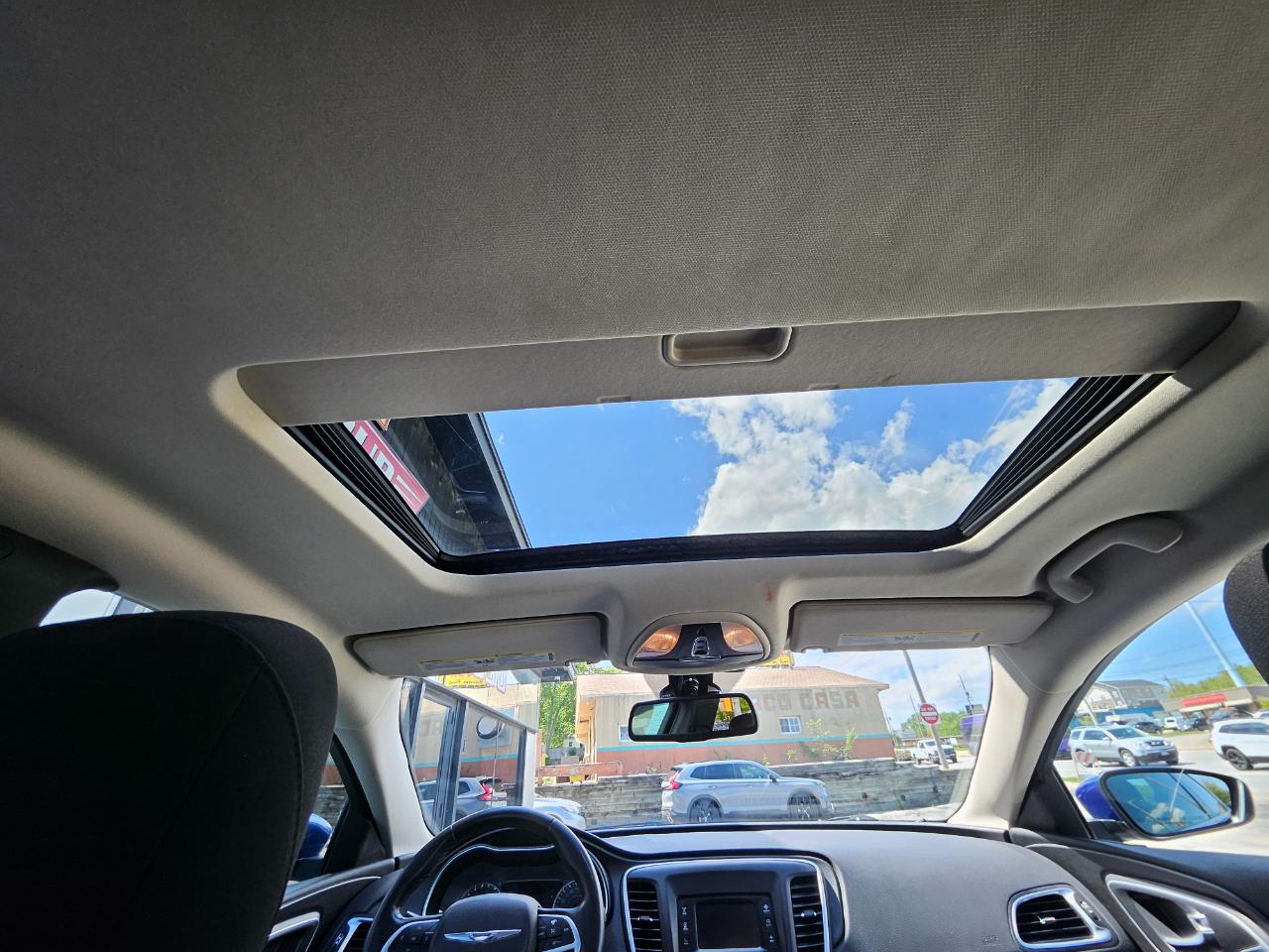 Chrysler 200 4dr Sdn Limited FWD 2015