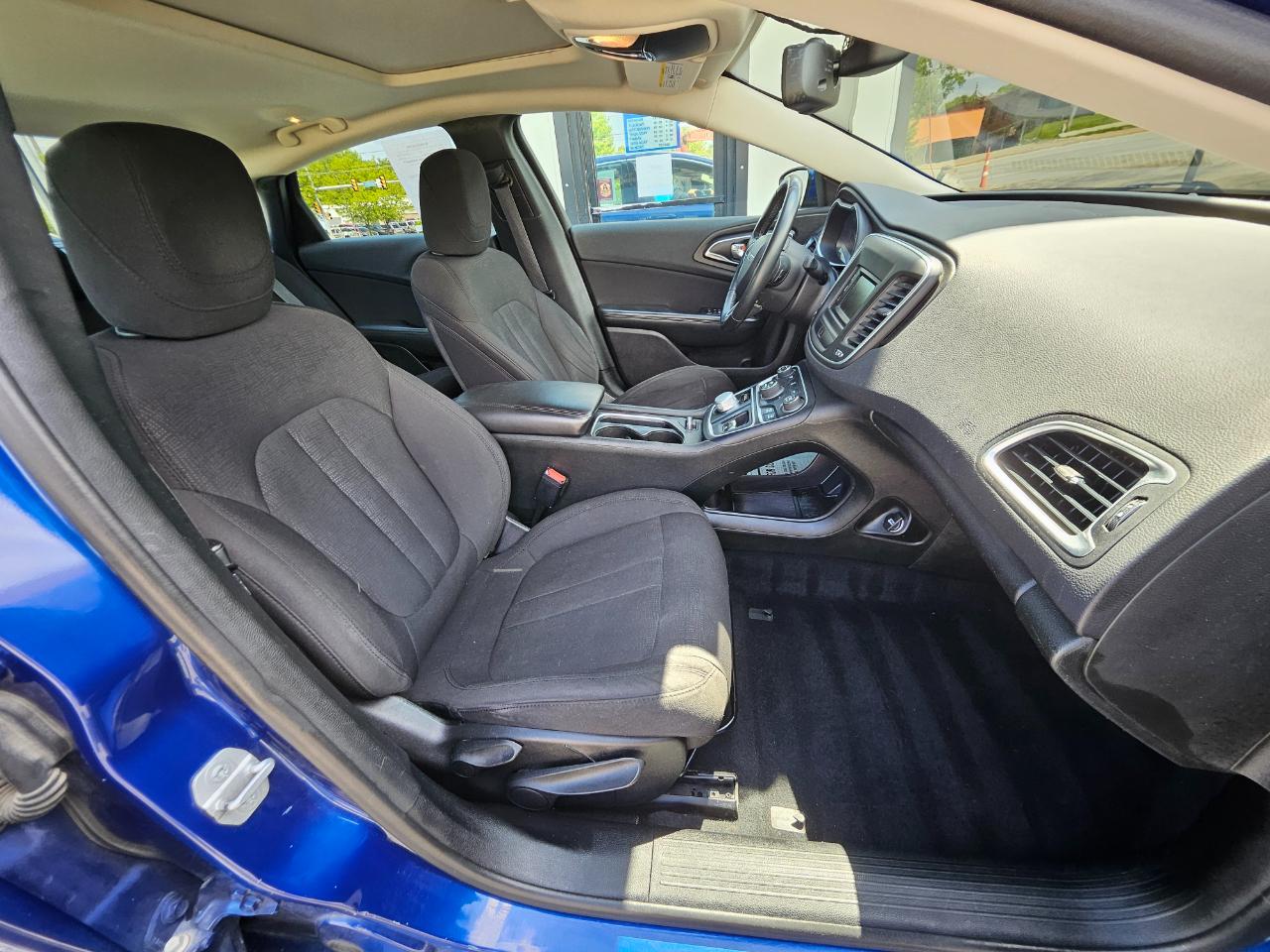Chrysler 200 4dr Sdn Limited FWD 2015