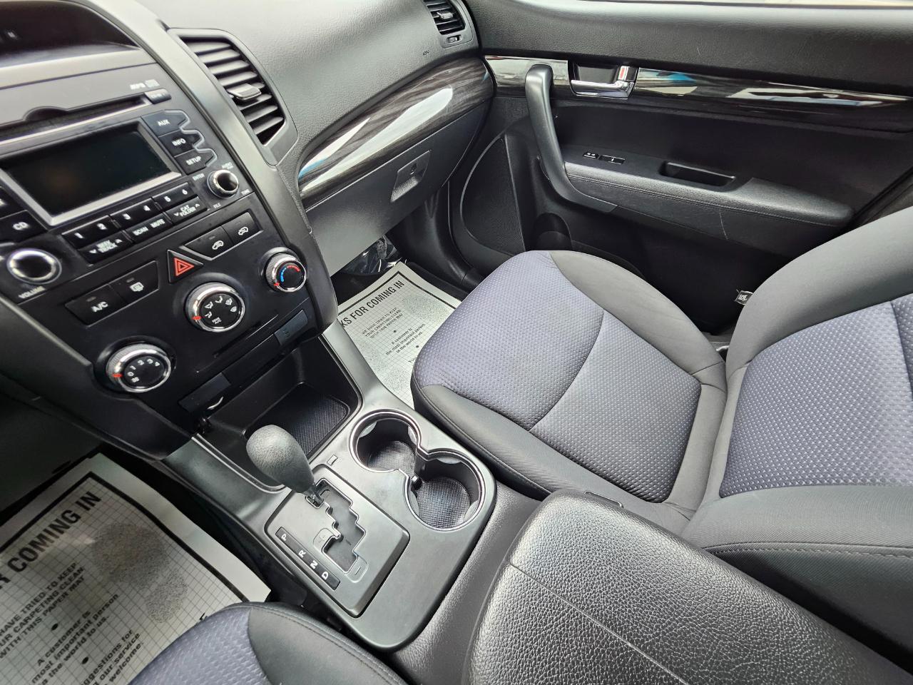 Kia Sorento LX 2012