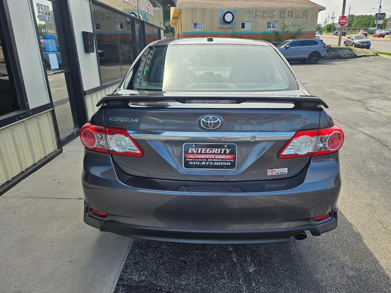 Toyota Corolla 4dr Sdn Auto LE (Natl) 2012