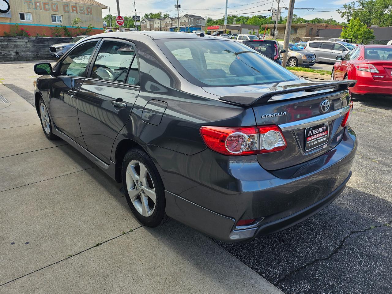 Toyota Corolla 4dr Sdn Auto LE (Natl) 2012