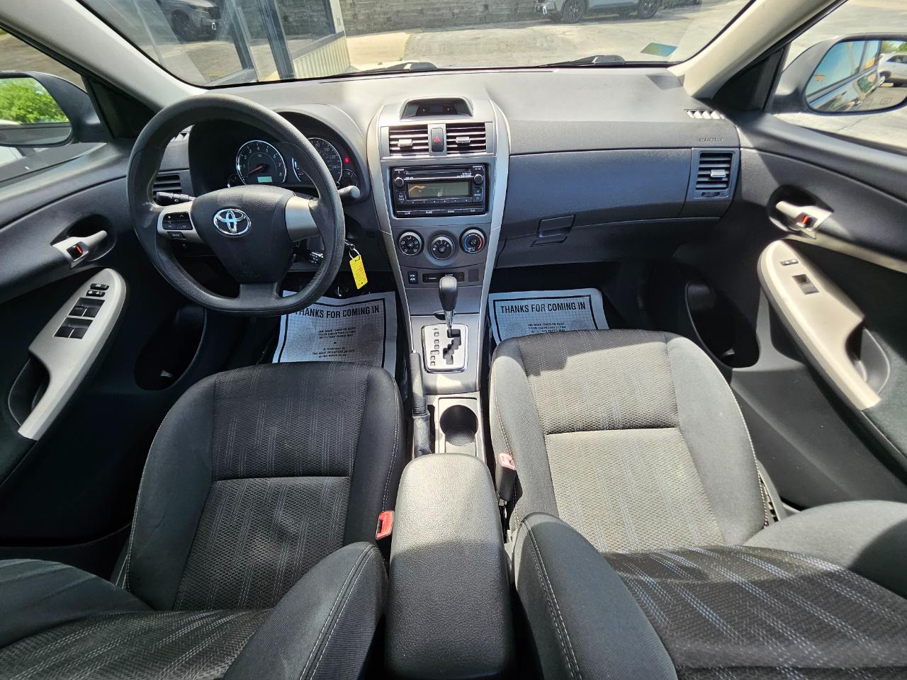 Toyota Corolla 4dr Sdn Auto LE (Natl) 2012