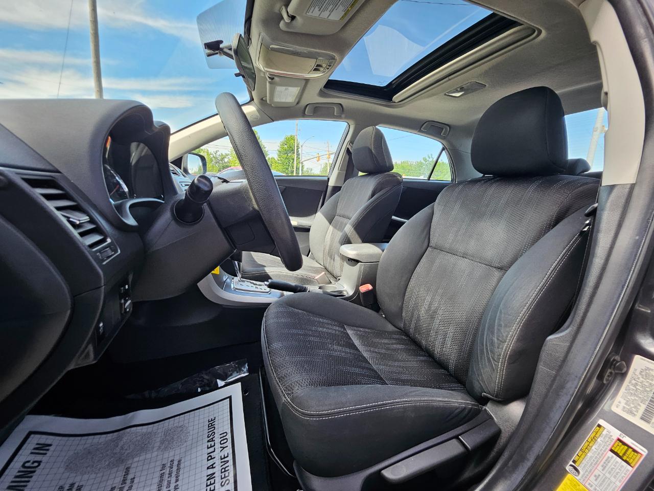 Toyota Corolla 4dr Sdn Auto LE (Natl) 2012