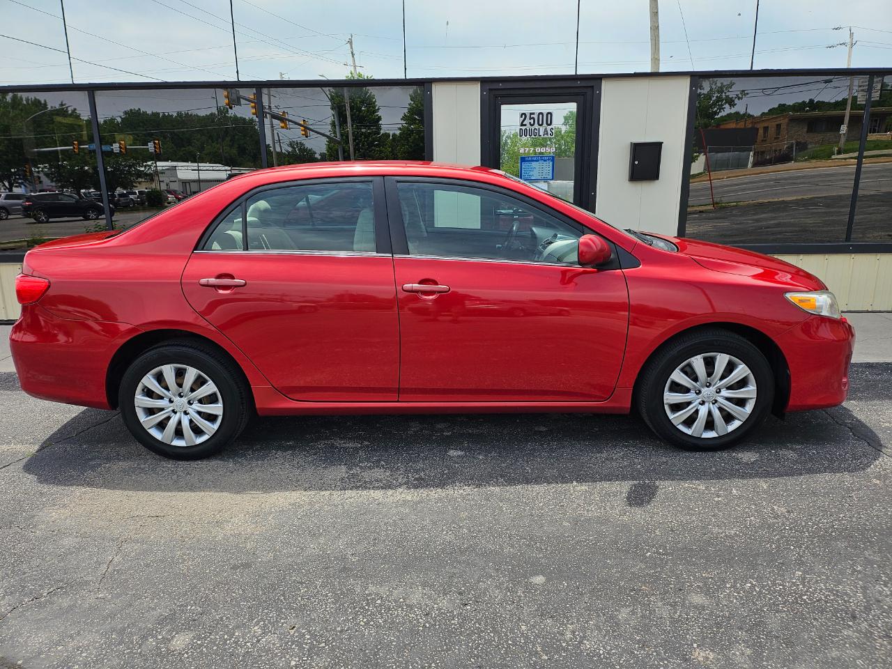 Toyota Corolla 4dr Sdn Auto LE Special Edition (Natl) 2013