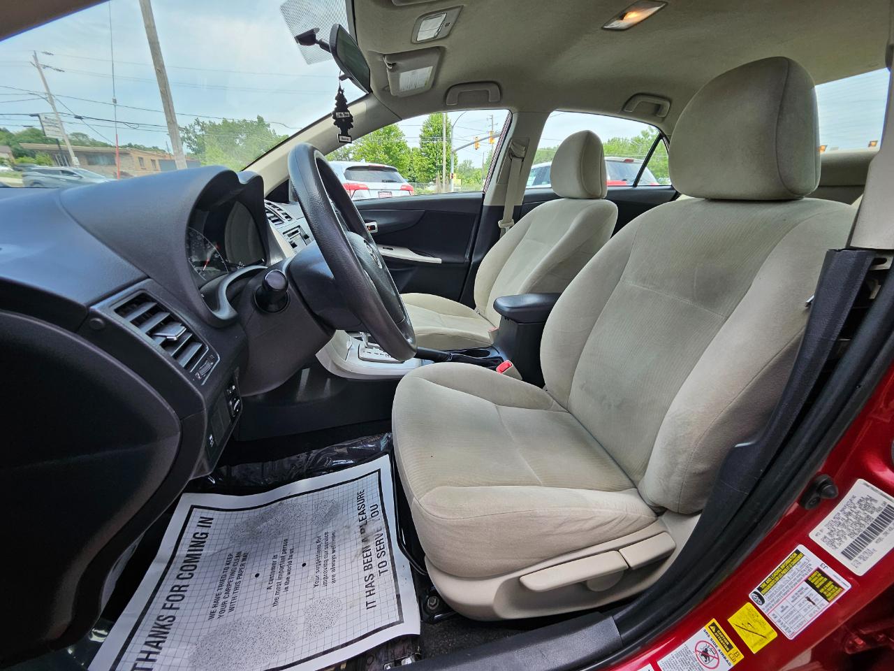 Toyota Corolla 4dr Sdn Auto LE Special Edition (Natl) 2013