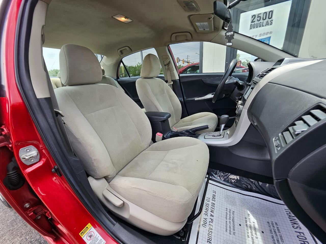 Toyota Corolla 4dr Sdn Auto LE Special Edition (Natl) 2013