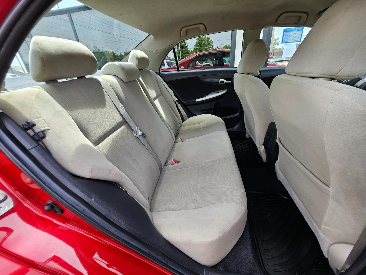 Toyota Corolla 4dr Sdn Auto LE Special Edition (Natl) 2013