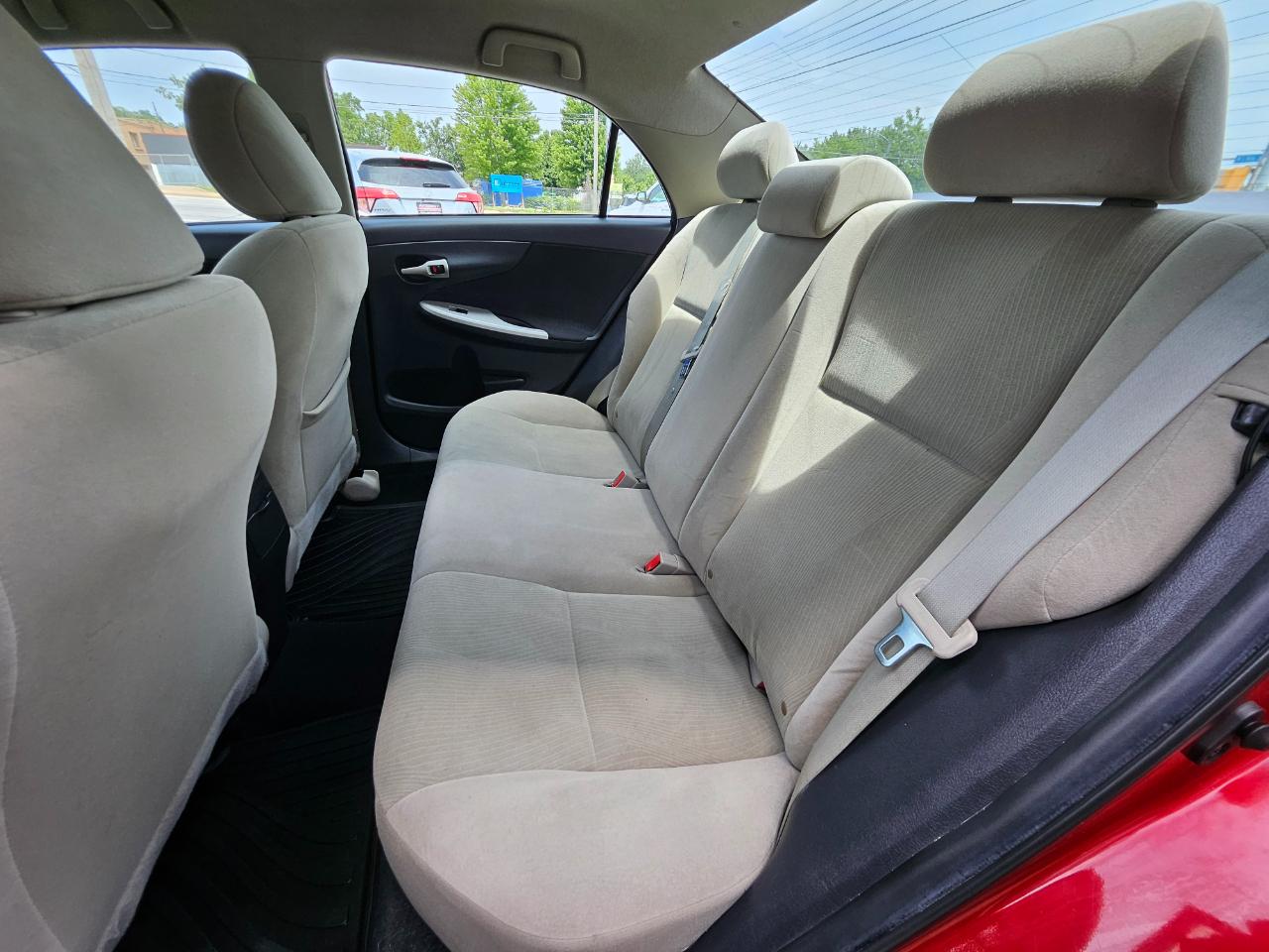 Toyota Corolla 4dr Sdn Auto LE Special Edition (Natl) 2013
