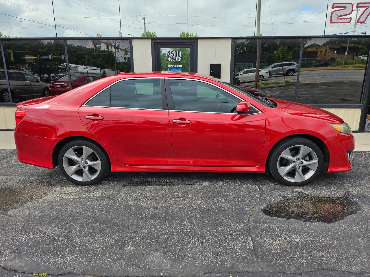 Toyota Camry 4dr Sdn V6 Auto XLE (Natl) 2013