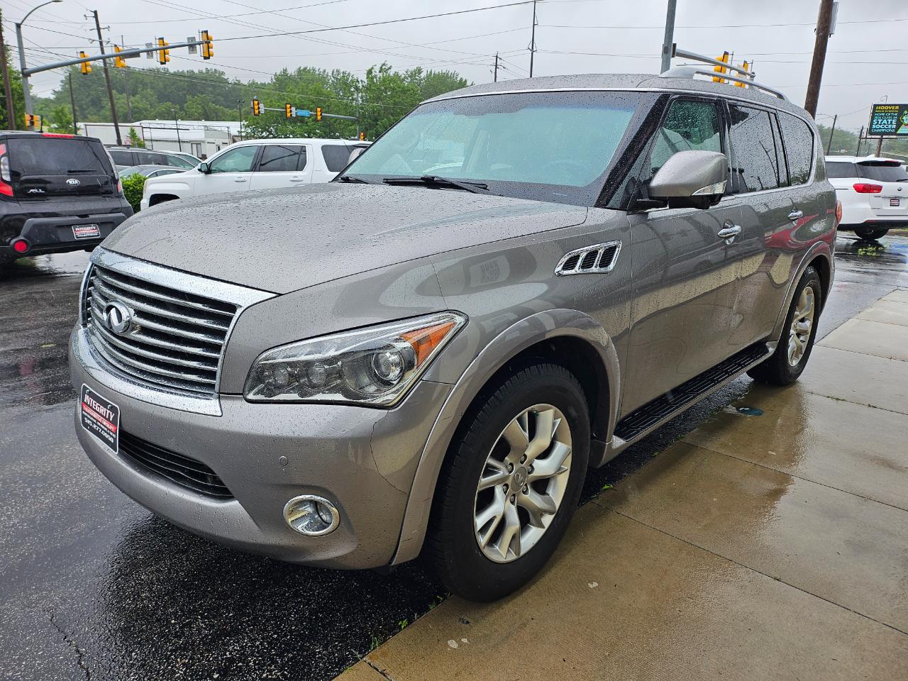 Infiniti QX56 4WD 4dr 8-passenger 2012