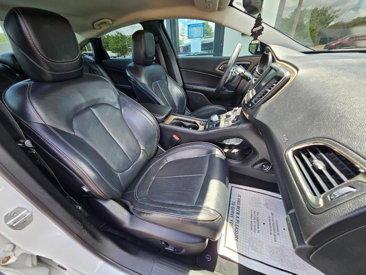 Chrysler 200 4dr Sdn C FWD 2015