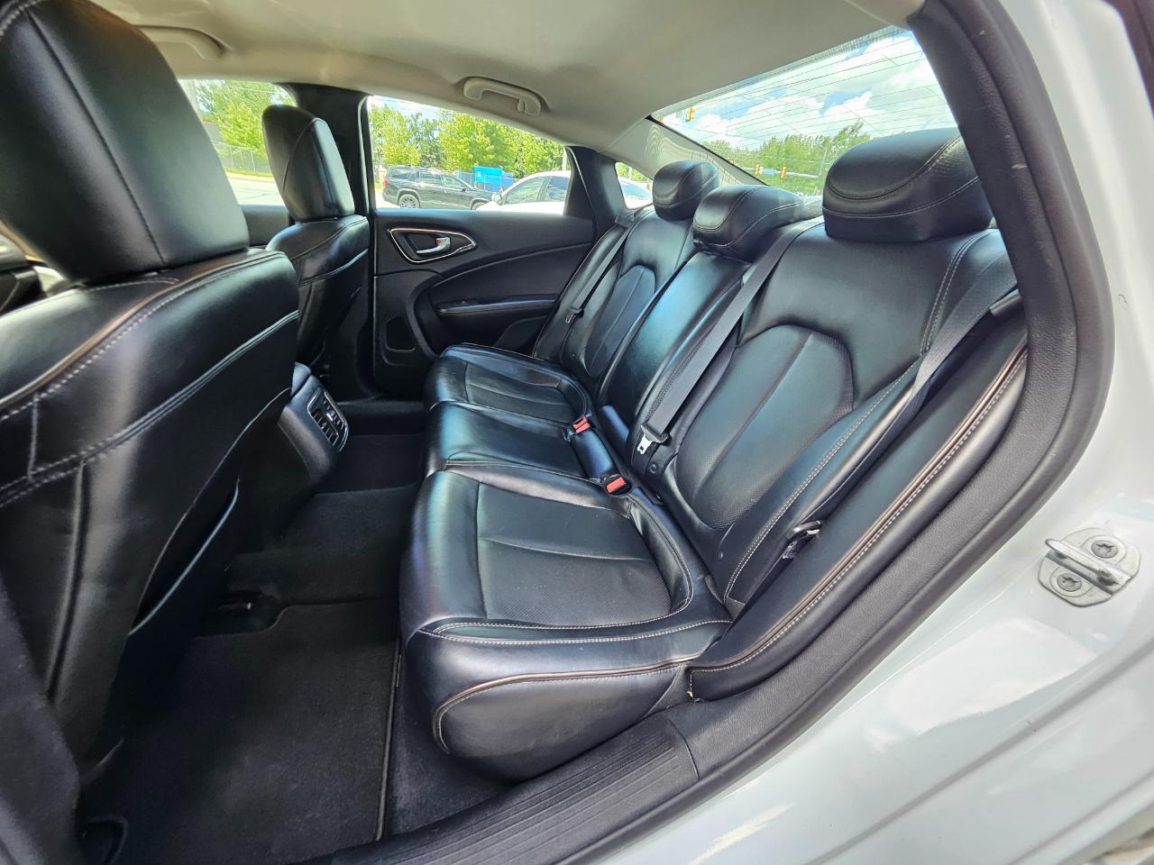 Chrysler 200 4dr Sdn C FWD 2015