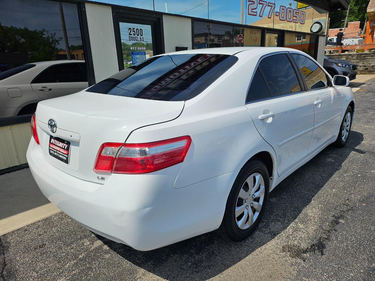 Toyota Camry 4dr Sdn I4 Man (Natl) 2009