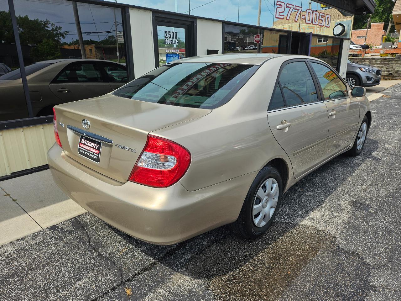 Toyota Camry 4dr Sdn XLE Auto (Natl) 2004