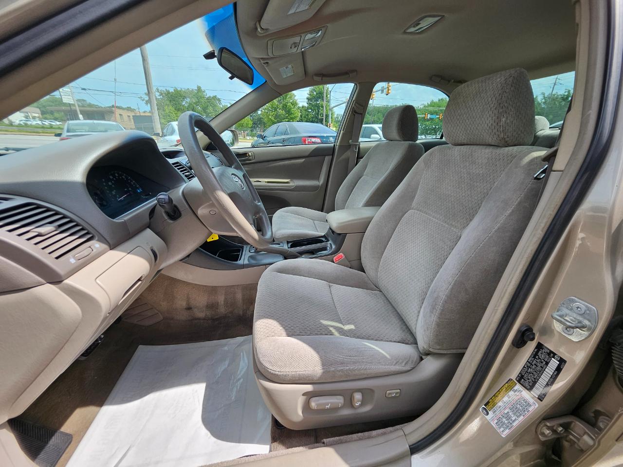 Toyota Camry 4dr Sdn XLE Auto (Natl) 2004