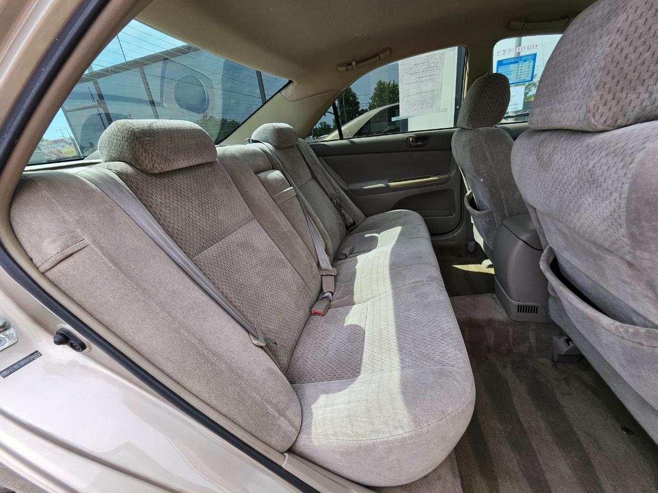 Toyota Camry 4dr Sdn XLE Auto (Natl) 2004