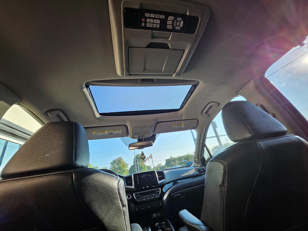 Honda Pilot AWD 4dr Touring w/RES & Navi 2016