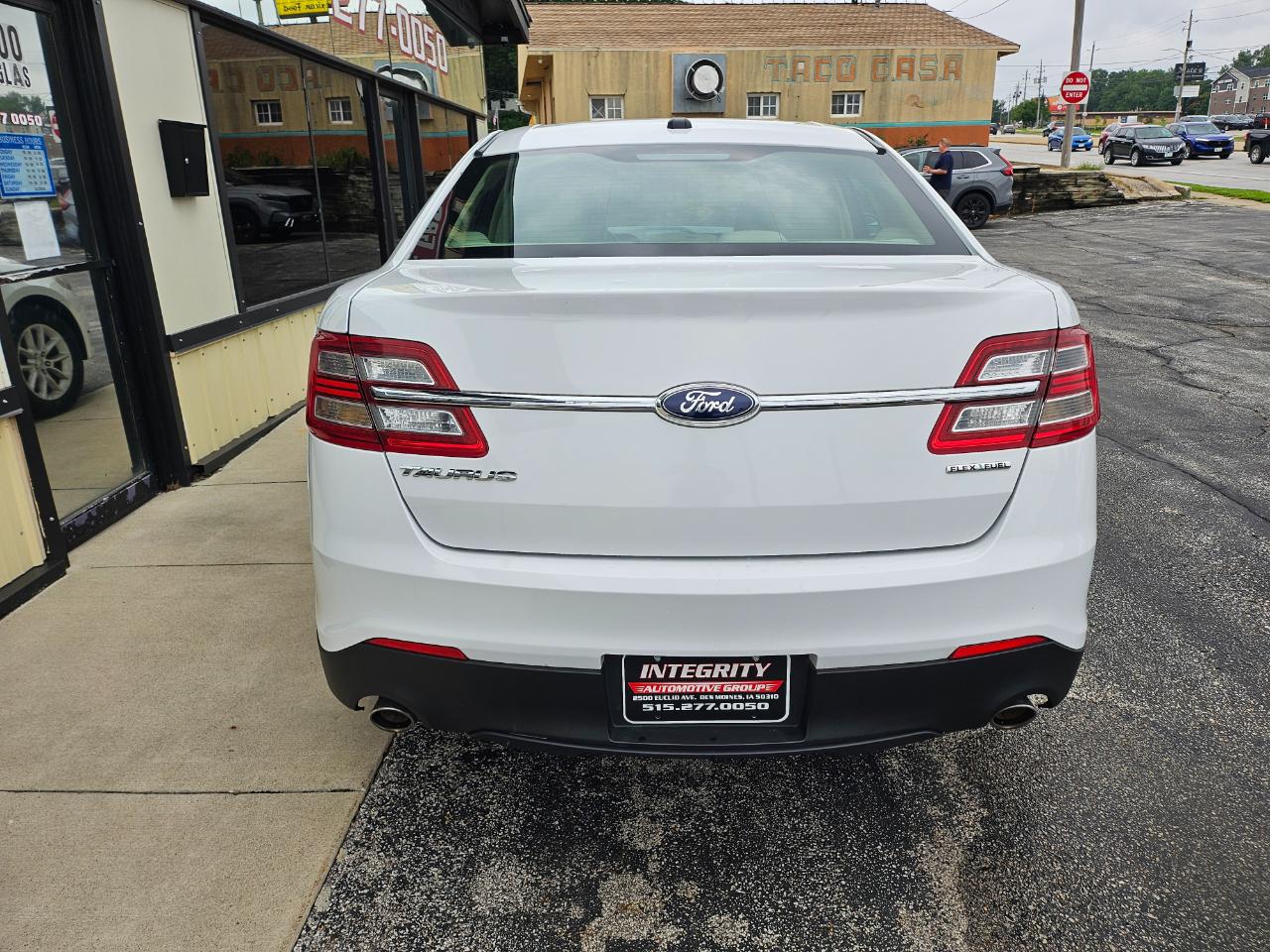 Ford Taurus 4dr Sdn SE FWD 2014