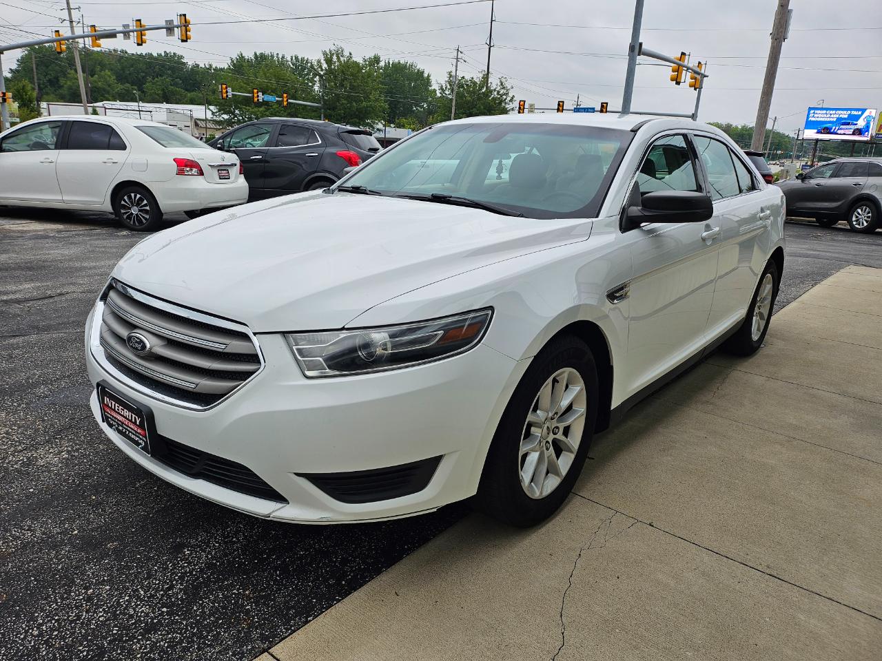 Ford Taurus 4dr Sdn SE FWD 2014