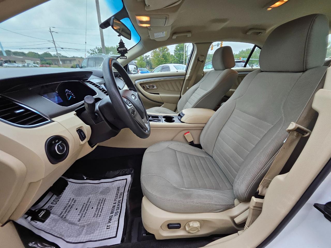 Ford Taurus 4dr Sdn SE FWD 2014