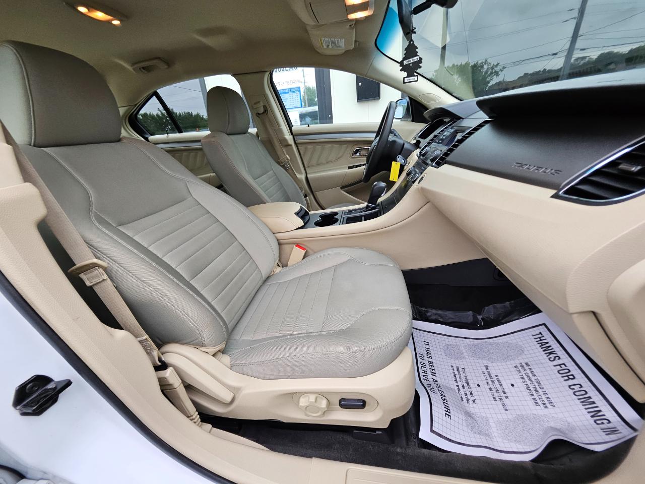 Ford Taurus 4dr Sdn SE FWD 2014