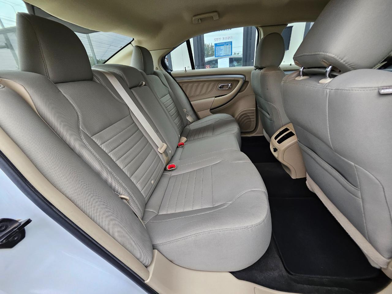 Ford Taurus 4dr Sdn SE FWD 2014