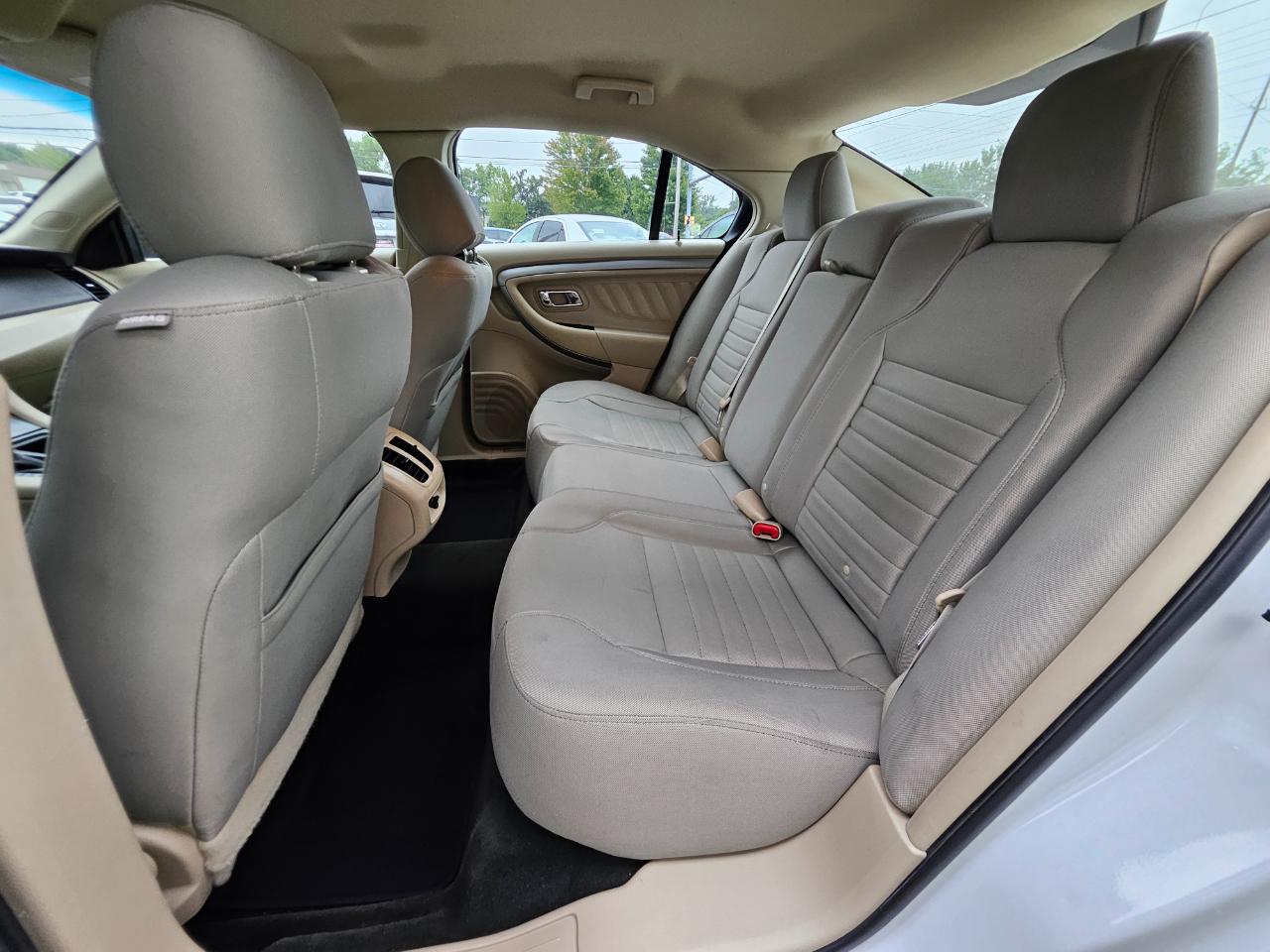 Ford Taurus 4dr Sdn SE FWD 2014