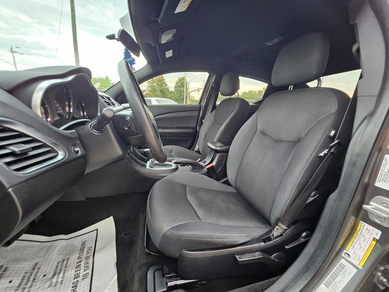Dodge Avenger 4dr Sdn SE 2012