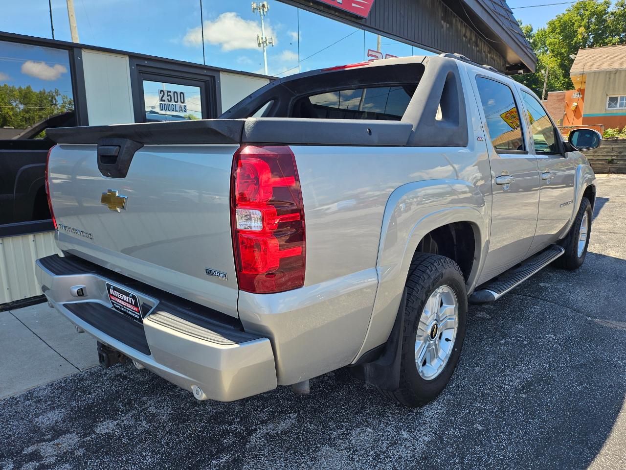 Chevrolet Avalanche 4WD Crew Cab 130" LT w/2LT 2009