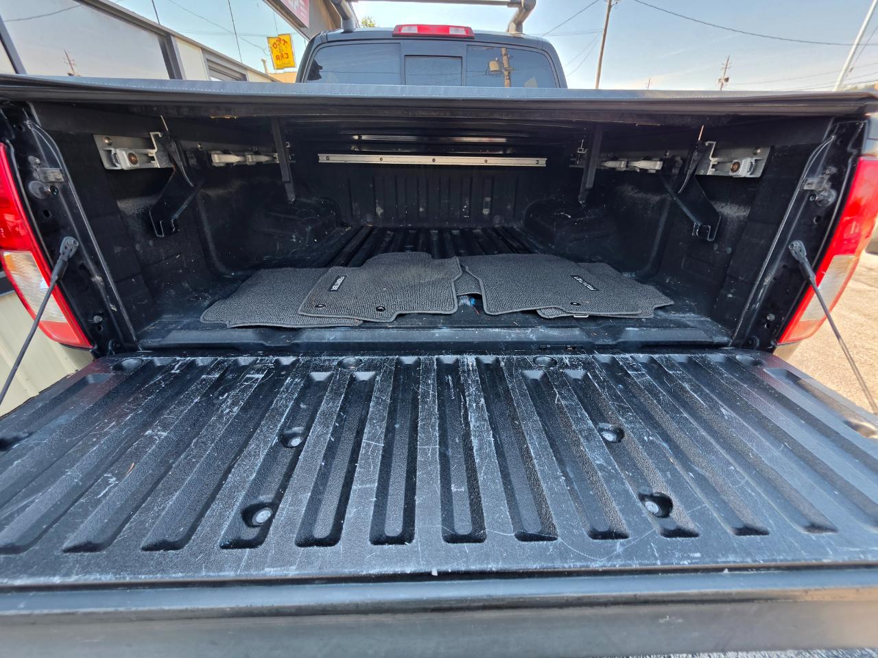 Nissan Frontier  2015