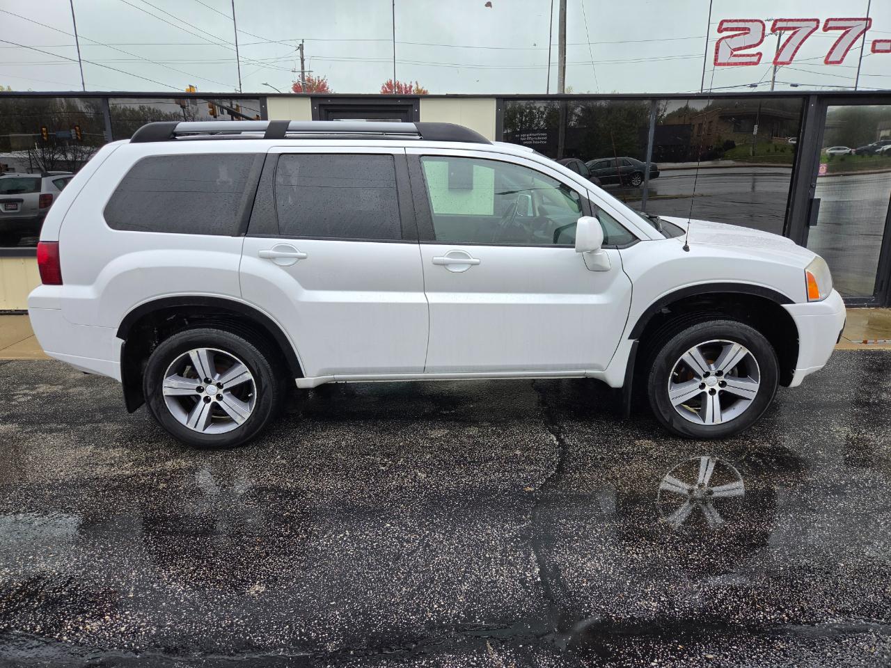 Mitsubishi Endeavor AWD 4dr SE 2011