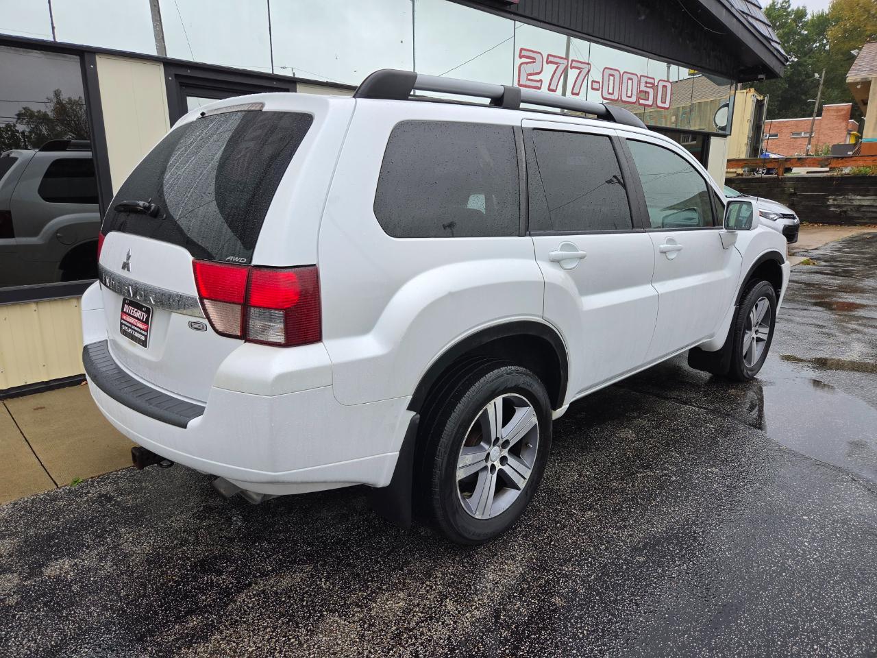 Mitsubishi Endeavor AWD 4dr SE 2011