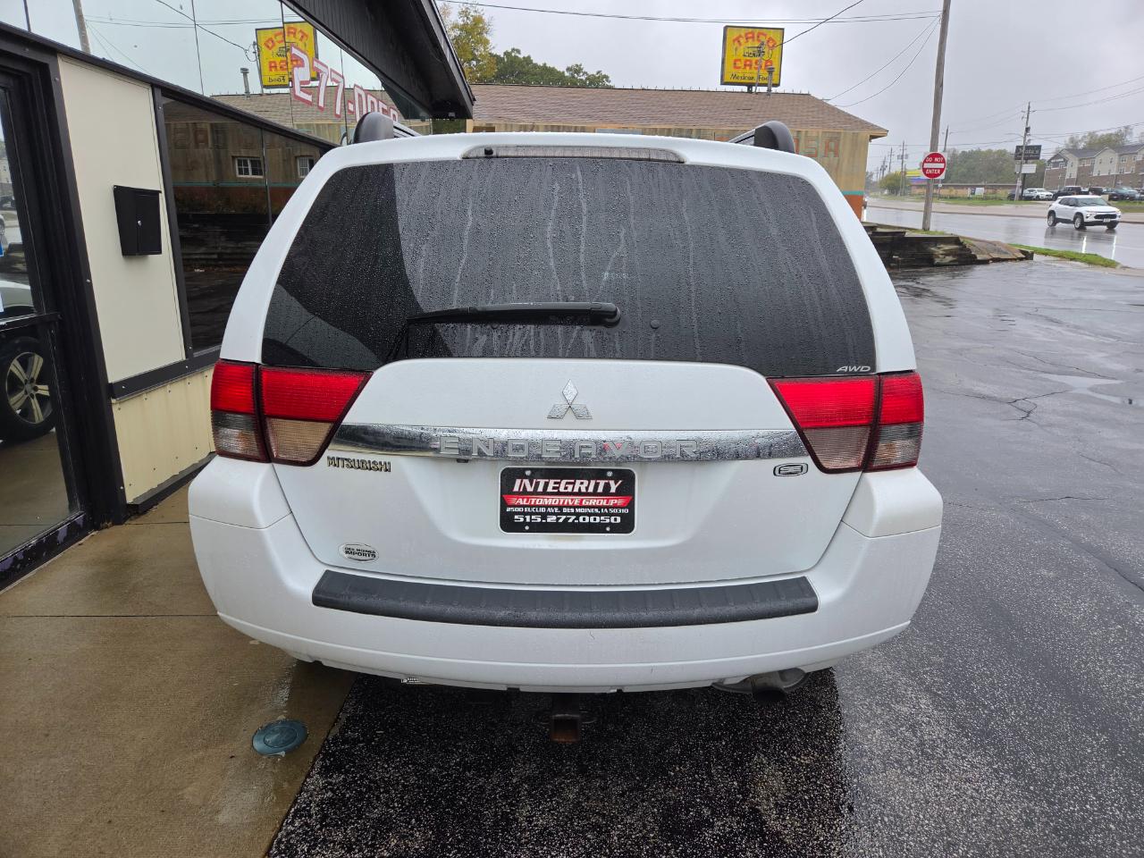 Mitsubishi Endeavor AWD 4dr SE 2011