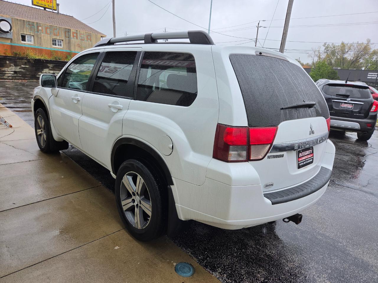 Mitsubishi Endeavor AWD 4dr SE 2011