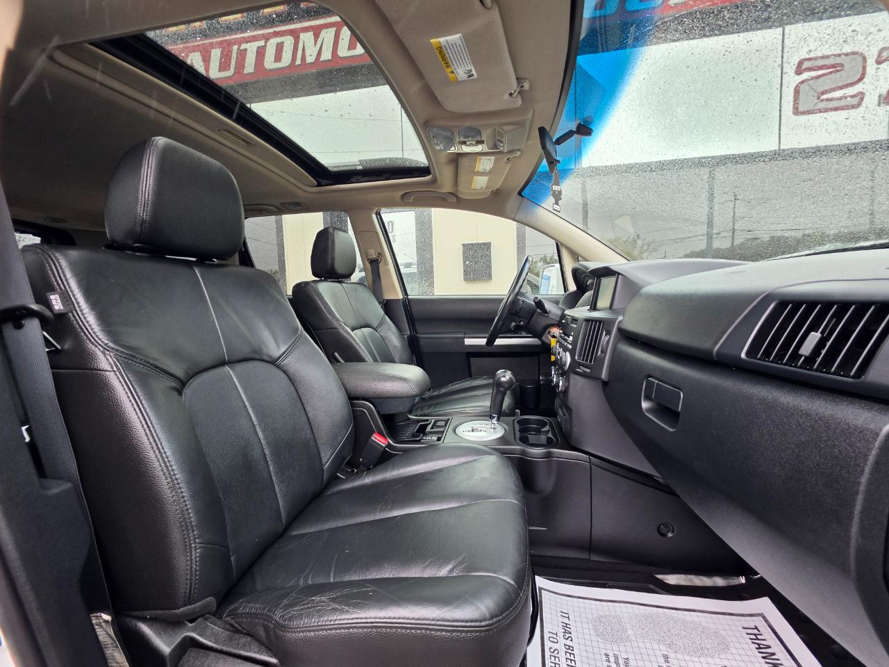 Mitsubishi Endeavor AWD 4dr SE 2011