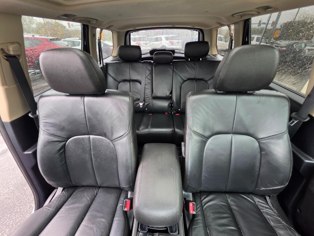 Mitsubishi Endeavor AWD 4dr SE 2011