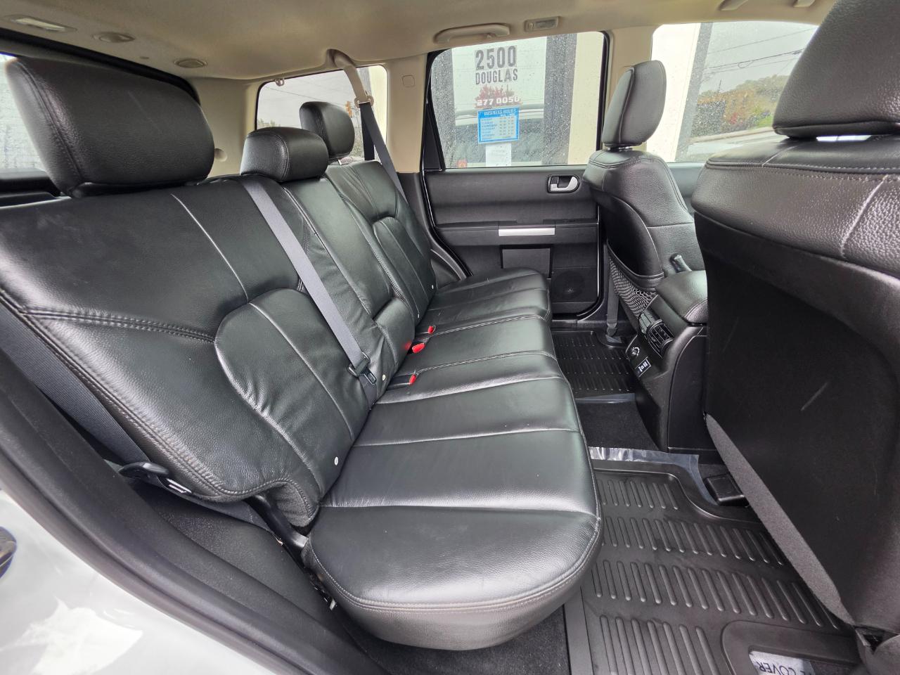 Mitsubishi Endeavor AWD 4dr SE 2011