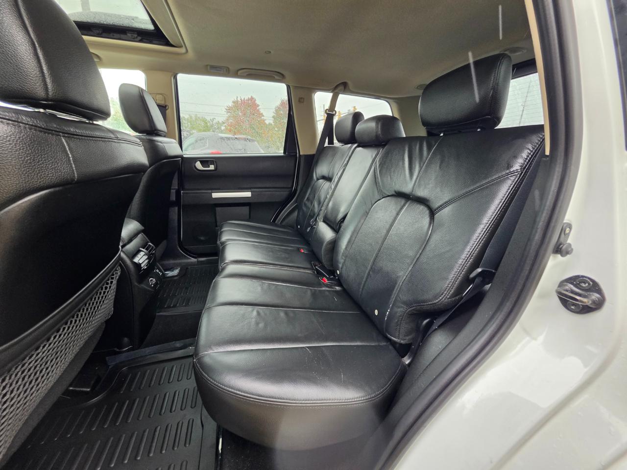Mitsubishi Endeavor AWD 4dr SE 2011