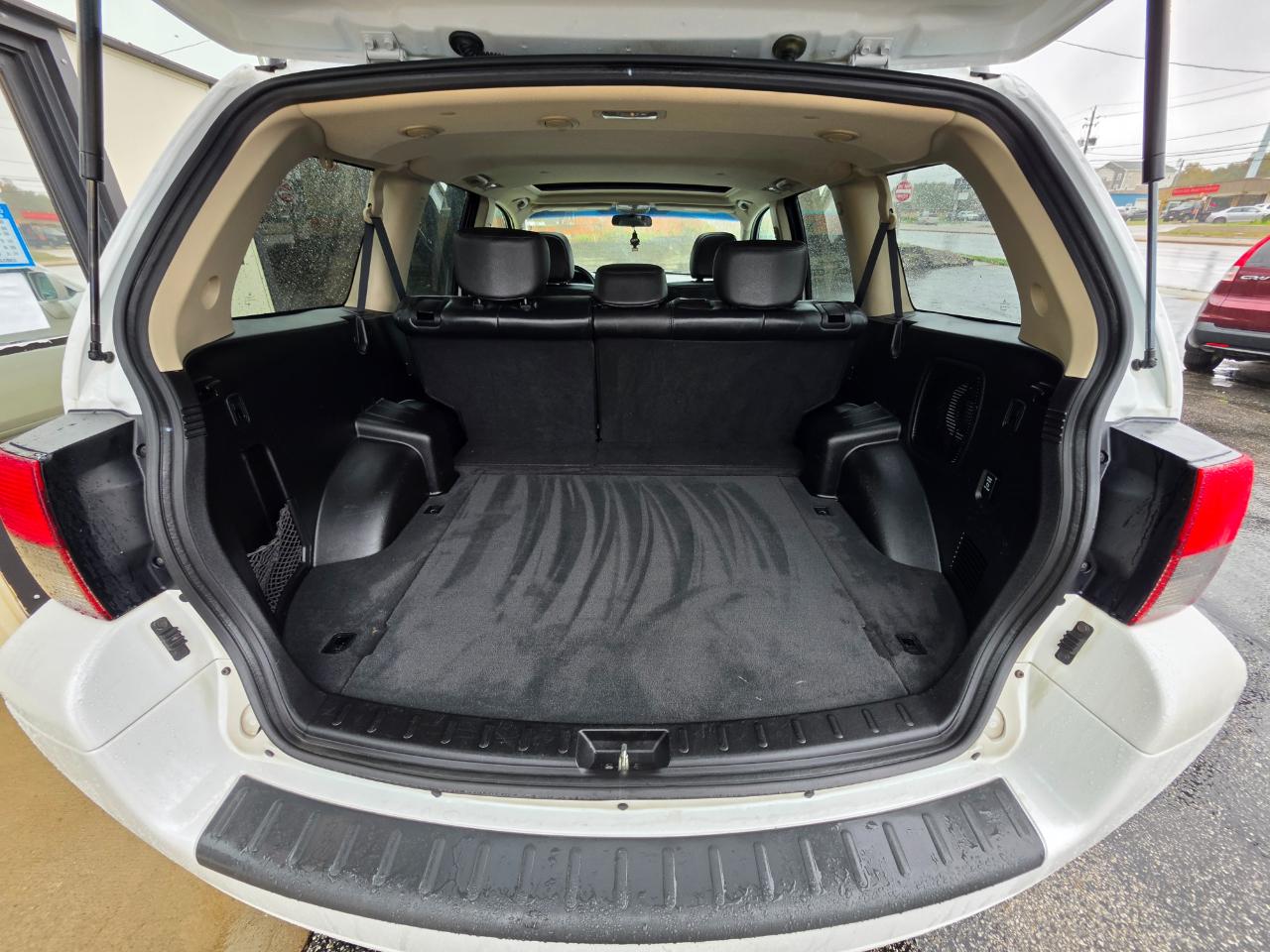 Mitsubishi Endeavor AWD 4dr SE 2011