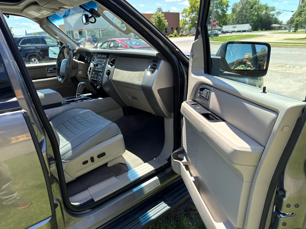 Ford Expedition Limited 2WD 2011