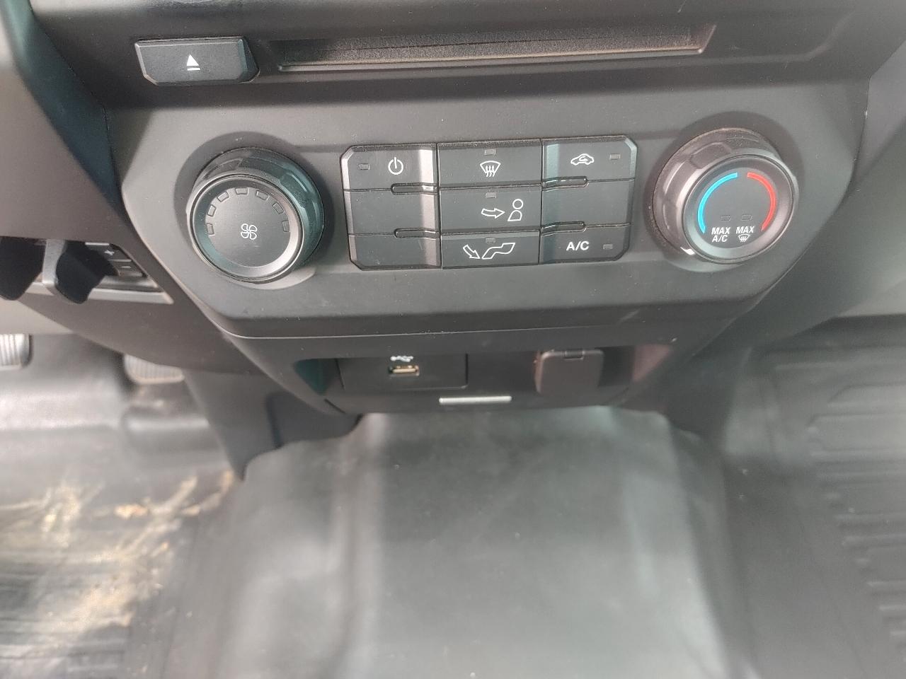 Ford F-150 4WD SuperCab 145" XL 2016