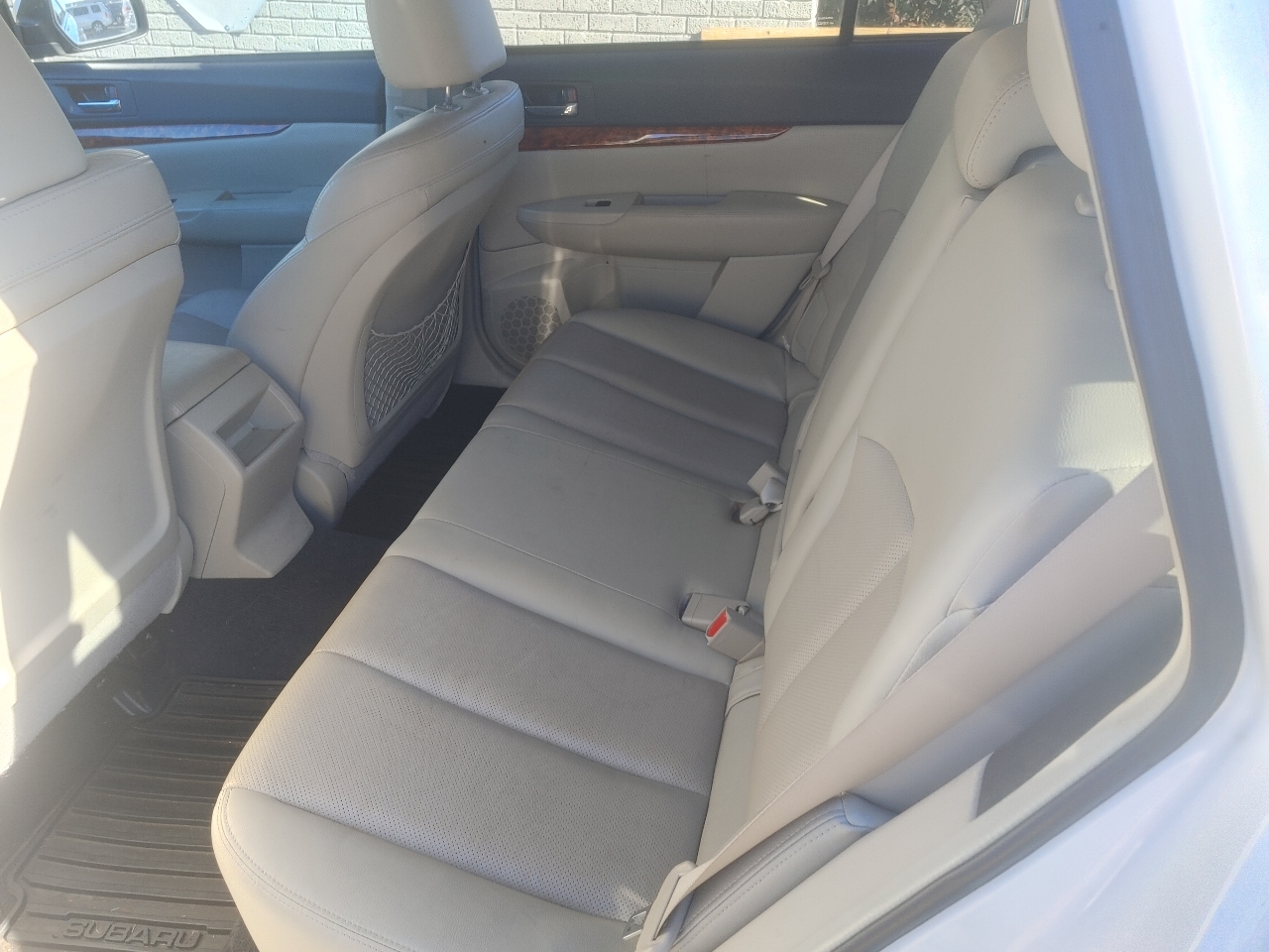 Subaru Outback 2.5i Limited 2011