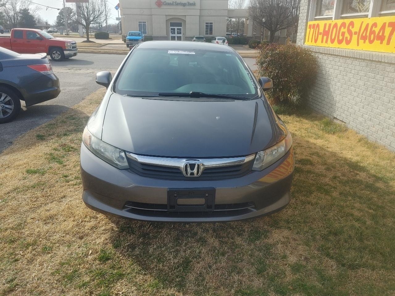 Honda Civic LX Sedan 5-Speed AT 2012