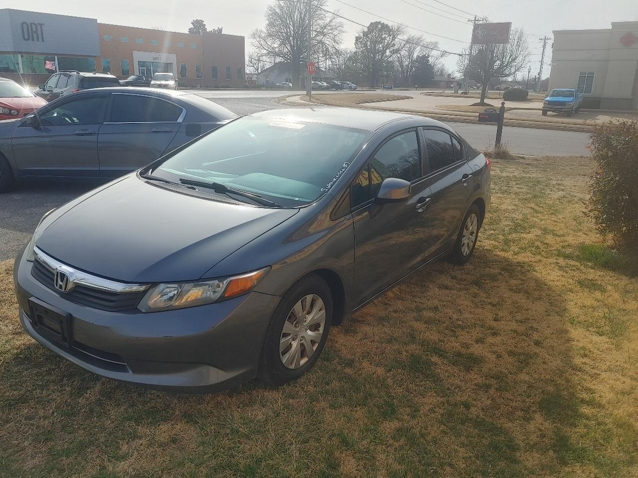 Honda Civic LX Sedan 5-Speed AT 2012