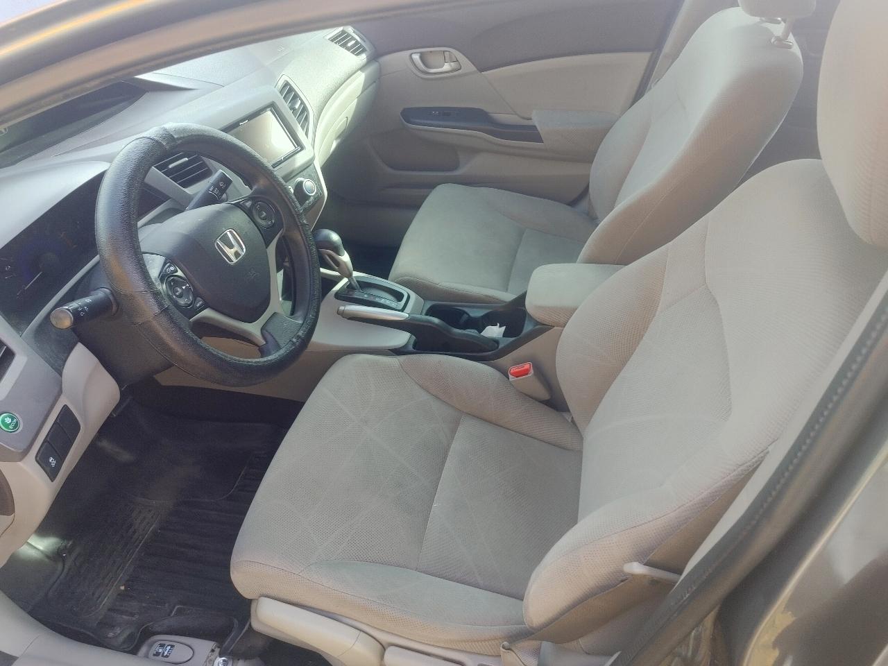 Honda Civic LX Sedan 5-Speed AT 2012