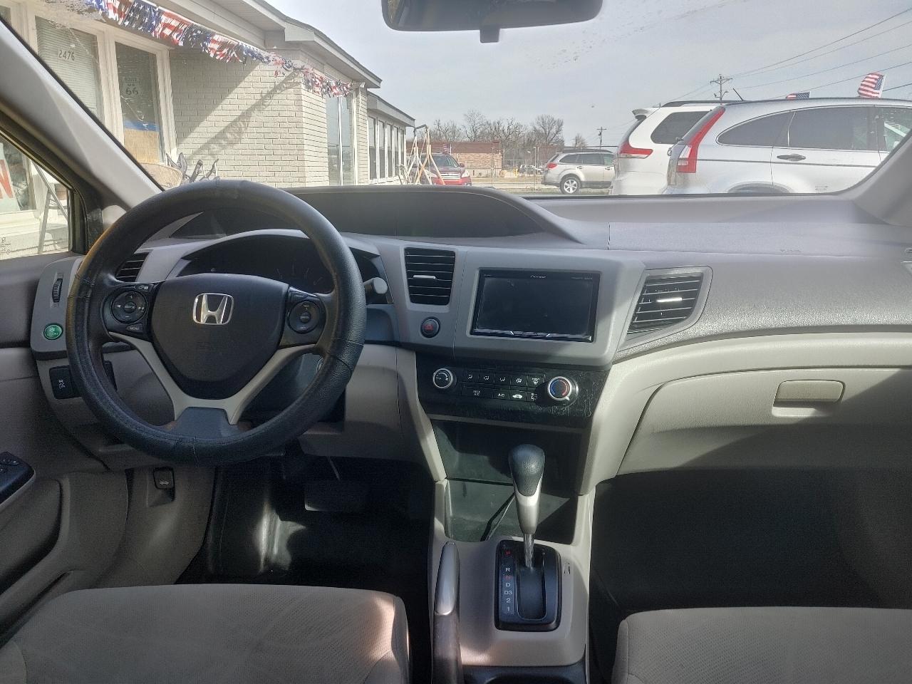 Honda Civic LX Sedan 5-Speed AT 2012